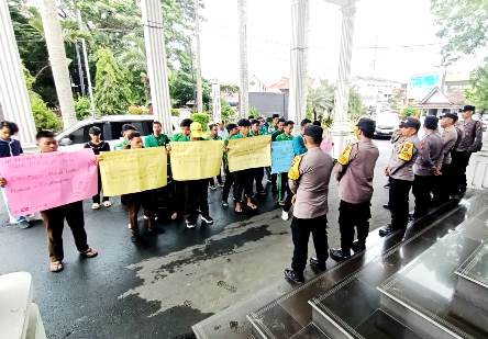 Puluhan Massa Pemuda dan Pelajar Al Washliyah Gelar Aksi, Dorong Wali Kota Siantar Tuntaskan Janji