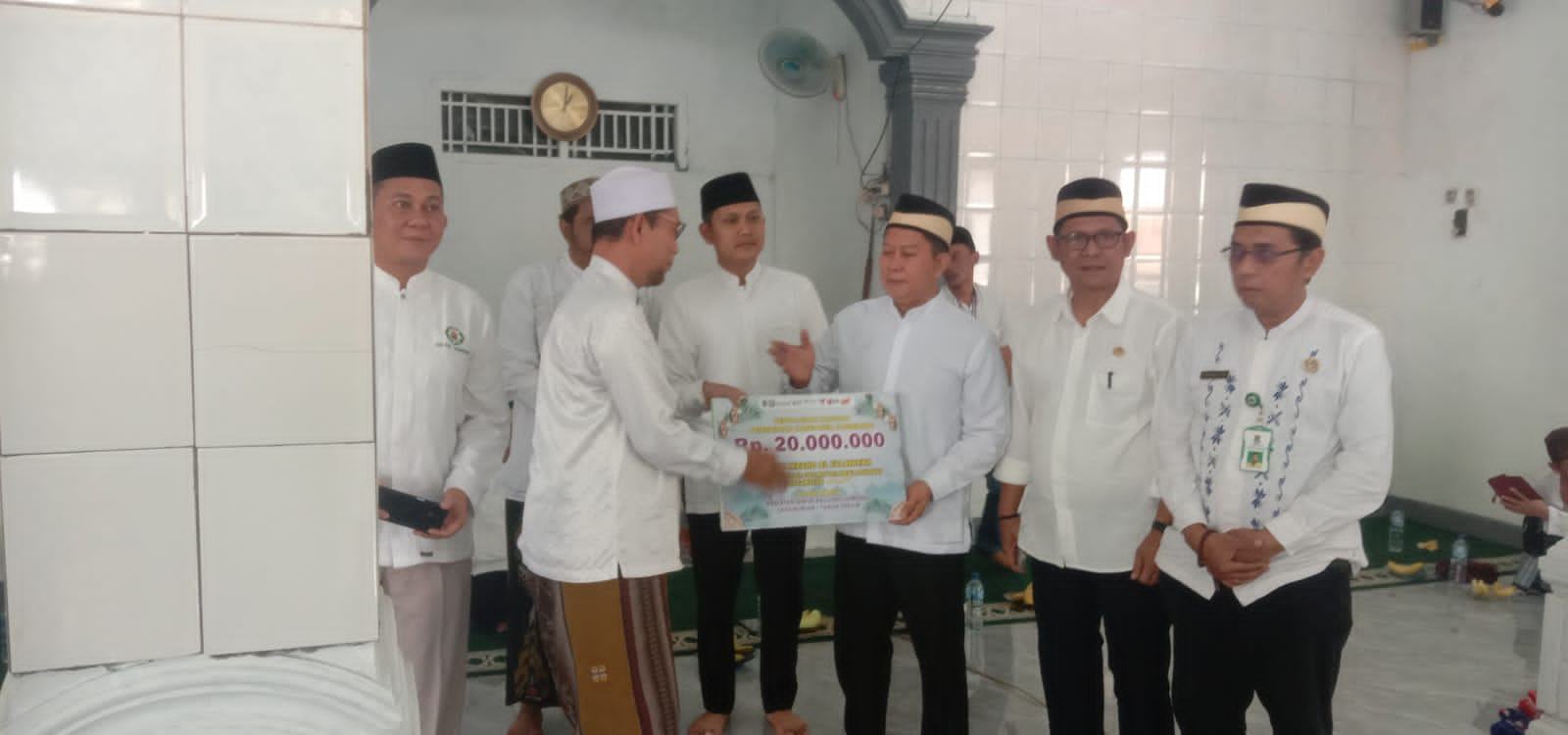 Program Jumat Keliling, Tim F Pemda Tangerang Sholat Jumat di Masjid Al Falahiyah Desa Pangkat Jayanti