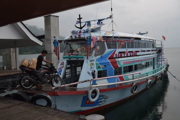 Angin Kencang di Danau Toba, Operasional Kapal Motor di Tigaras Dihentikan