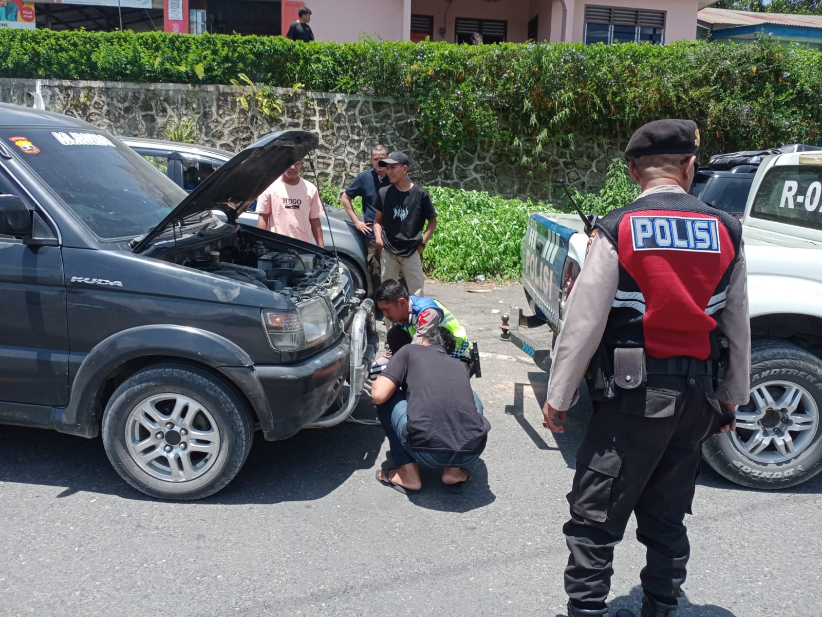 Sat Lantas Polres Simalungun Bantu Atasi Kendaraan Rusak di Arus Balik Lebaran 2024