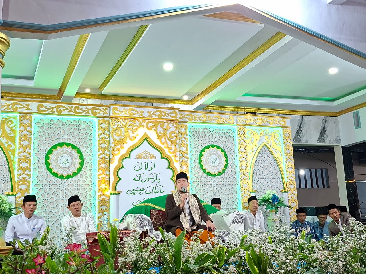 Momen Kebersamaan di Maulid Nabi, Camat Kemiri Rudi HK Hadiri Acara Bersama Kades Jayadi di Patramanggala