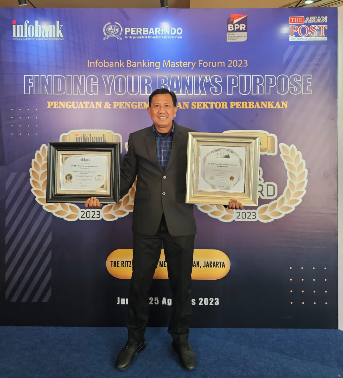 PT BPR Bank Daerah Karanganyar Raih Kembali Penghargaan Platinum Awward yang Ke Empat Kalinya