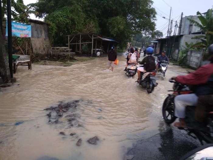 Akibat Hujan Deras dari Gunung, Medan Sunggal dan Tuntungan Terendam Banjir