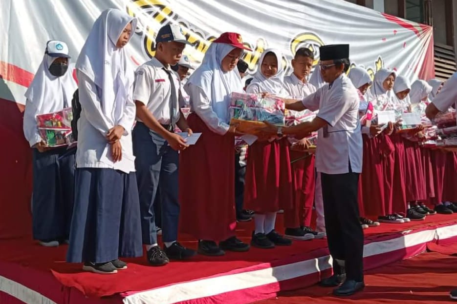 HUT Kemerdekaan RI ke-79, Diskuktrans ESDM dan BMT Karanganyar Santuni 79 Anak Yatim