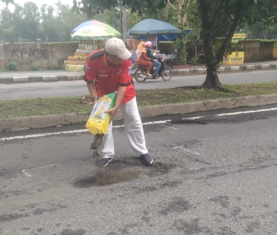 Sekjen PWDPI : Diduga Kualitas Jalan Aspal Kota Bandarlampung Sangat Buruk dan Bannyak Makan Korban