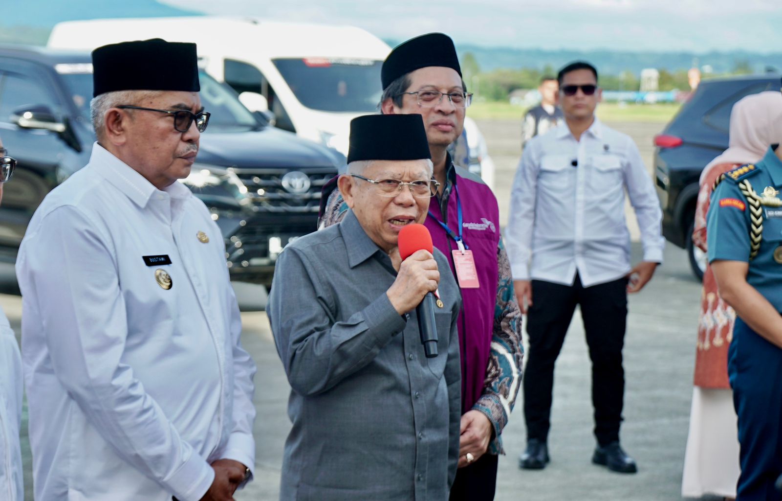 Wapres RI Melepas Kloter Pertama Penerbangan Haji dari Aceh