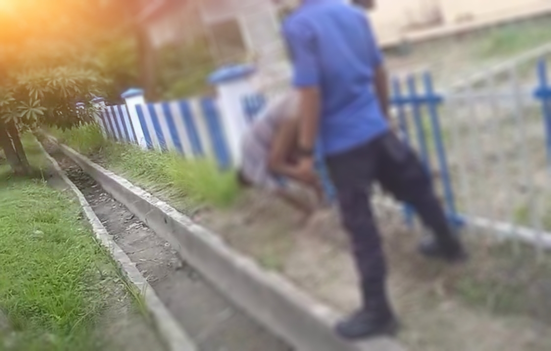 Pria Tersangkut Pagar Besi, Alat Vitalnya Nyangkut Saat Coba Melompati