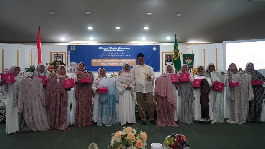 Dharma Wanita Persatuan (DWP) bersama Pemerintah Kabupaten (Pemkab) Bogor menggelar peringatan Isra Mi'raj