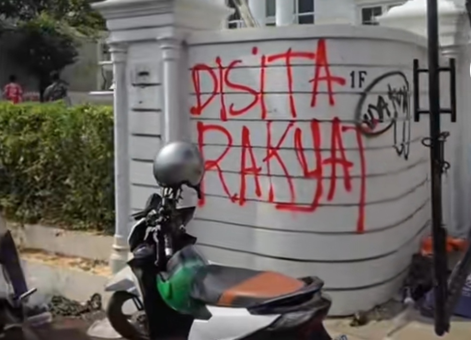 Beginilah Kondisi Rumah Uya Kuya Pasca Digeruduk Masa