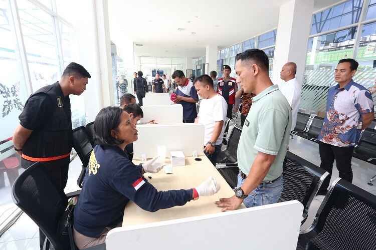 Polda Sumut Tes Urine 50 Sopir Bus di Terminal Amplas Medan, Hasilnya Negatif