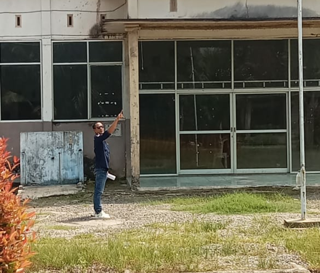 Kepala Desa Muara Emas Sulit Ditemui Wartawan Saat Ingin Dikonfirmasi mengenai Dugaan Korupsi Dana Desa