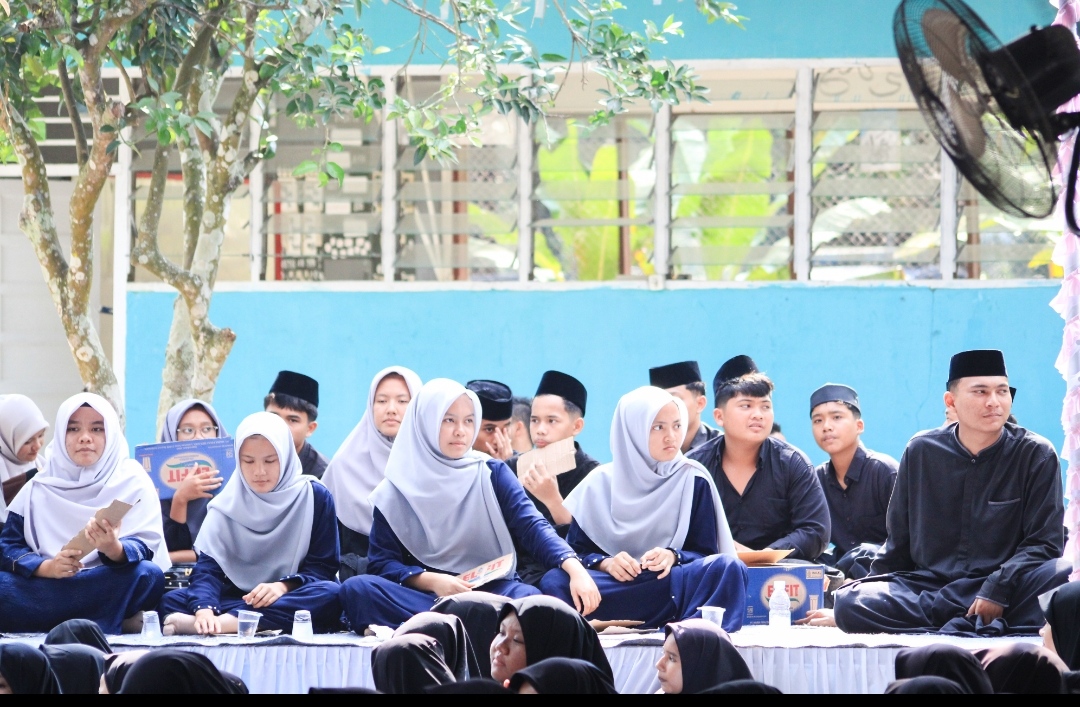 Dua Santri Raih Beasiswa ke Mesir, Wabup Labuhanbatu Hadiri Tabligh Akbar di Ponpes Addinussyarifiah