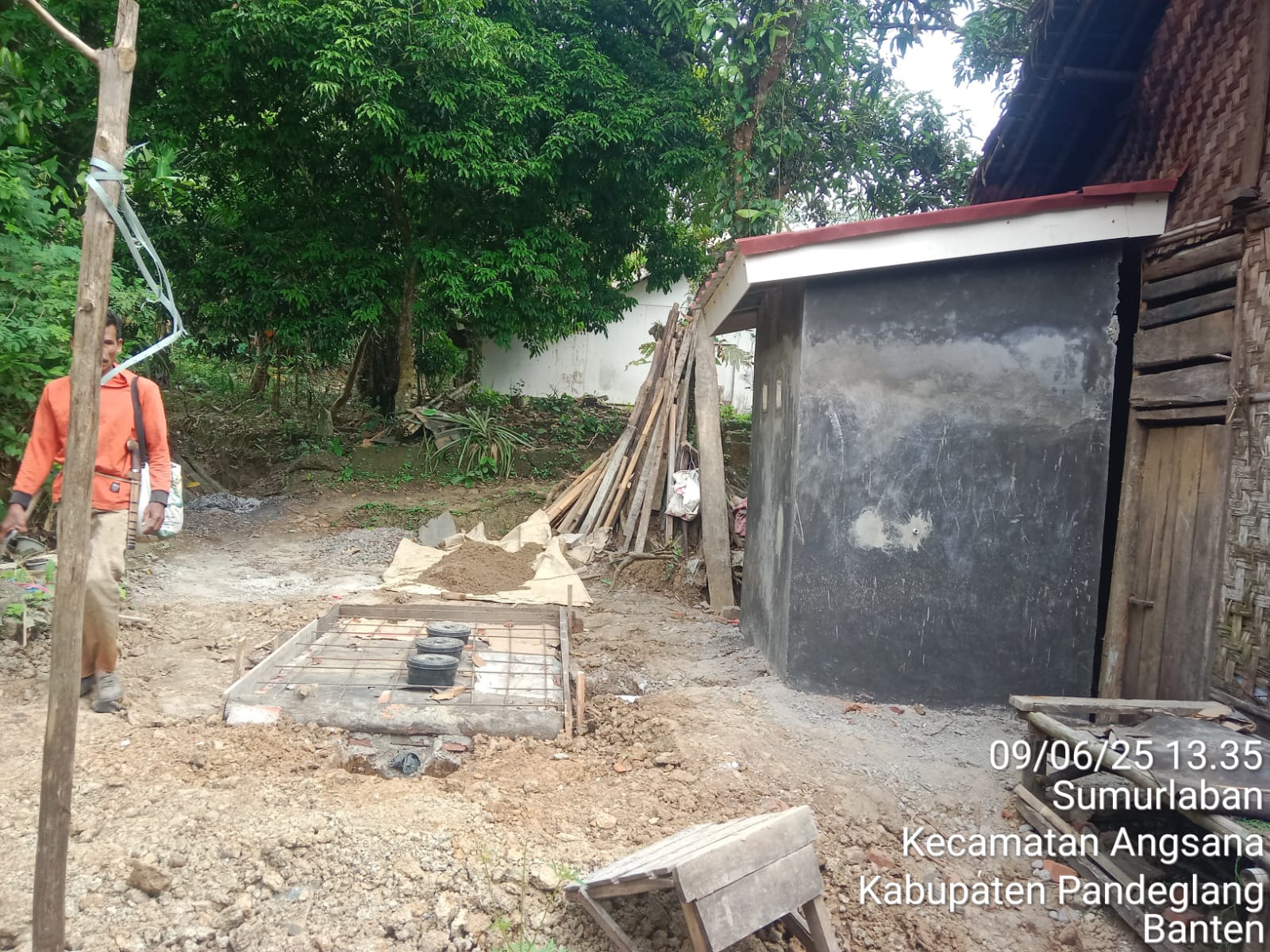 Proyek Septic Tank di Kampung Cibodas Desa Sumurlaban Kecamatan Angsana Diduga Tidak Transparan