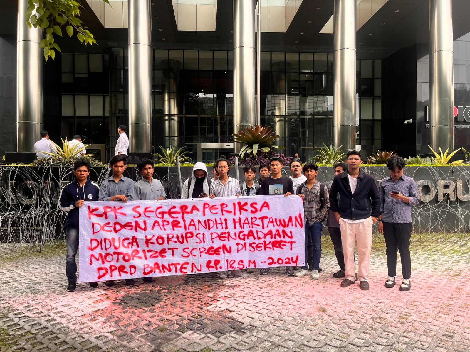 Komrade Soroti Pengadaan Motorized Screen Rp18 Miliar di DPRD Provinsi Banten: KPK Diminta Sergera Usut Tuntas