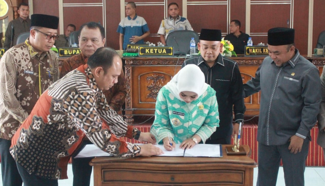 Bupati Bersama DPRD Tandatangani Nota Kesepakatan KUA, PPAS APBD Kabupaten Labuhanbatu TA 2026