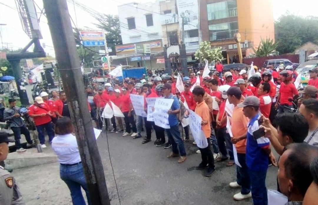 SBSI Unjukrasa : PT Rejeki Abadi Sambosar Tak Bayar Hak Buruh Dipidanakan