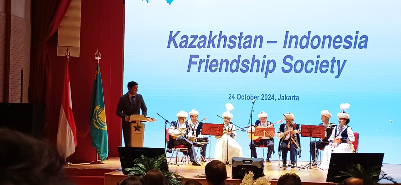 Konser Karaganda Meriahkan Perayaan Hari Republik Kazakhstan Ke 77