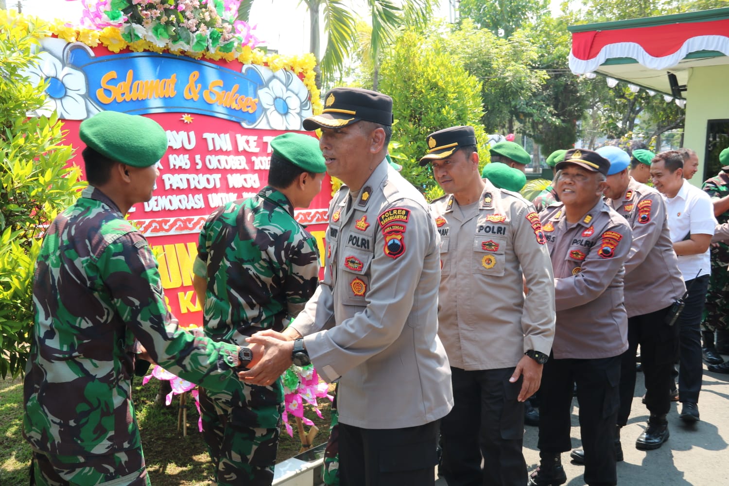 HUT TNI Ke-78, Jajaran Polres Karanganyar Berikan Suprise Ke Kodim 0727 dan Brigif Mekanis Raider 6 Kostrad