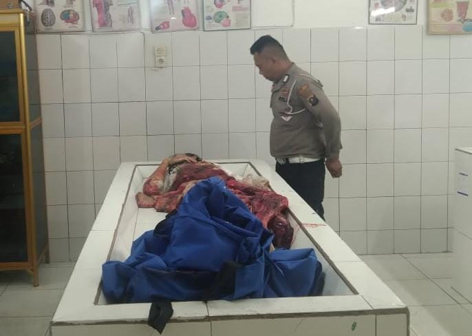 Unit Gakkum Sat Lantas Polres Simalungun Evakuasi Jasad Korban Tabrak Lari