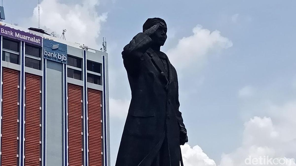 Suta Widhya: Mubazir Pindahkan Patung Sudirman
