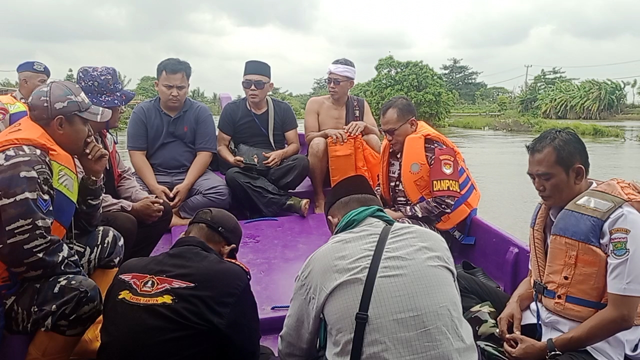 Camat Kemiri Berikan Bantuan Pemasangan Tenda Darurat untuk Tim SAR dan Basarnas