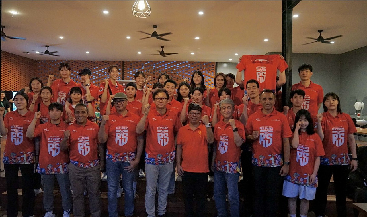 JXB Kenalkan Kuliner Indonesia kepada Red Sparks di TMII