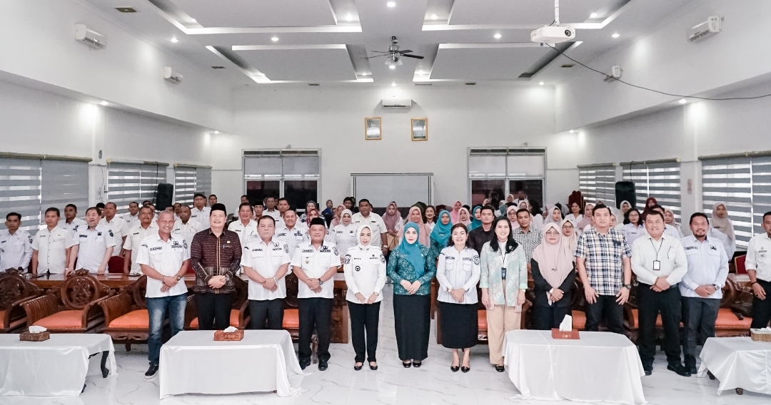 Cegah Stunting, Bupati dan Wakil Bupati Labuhanbatu Salurkan Bantuan Program GENTING Tahap III