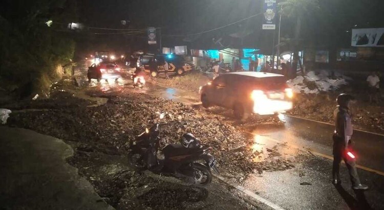 Curah Hujan Tinggi, BPBD Simalungun: Waspadai Pohon Tumbang dan Longsor di Jalur KSPN Danau Toba