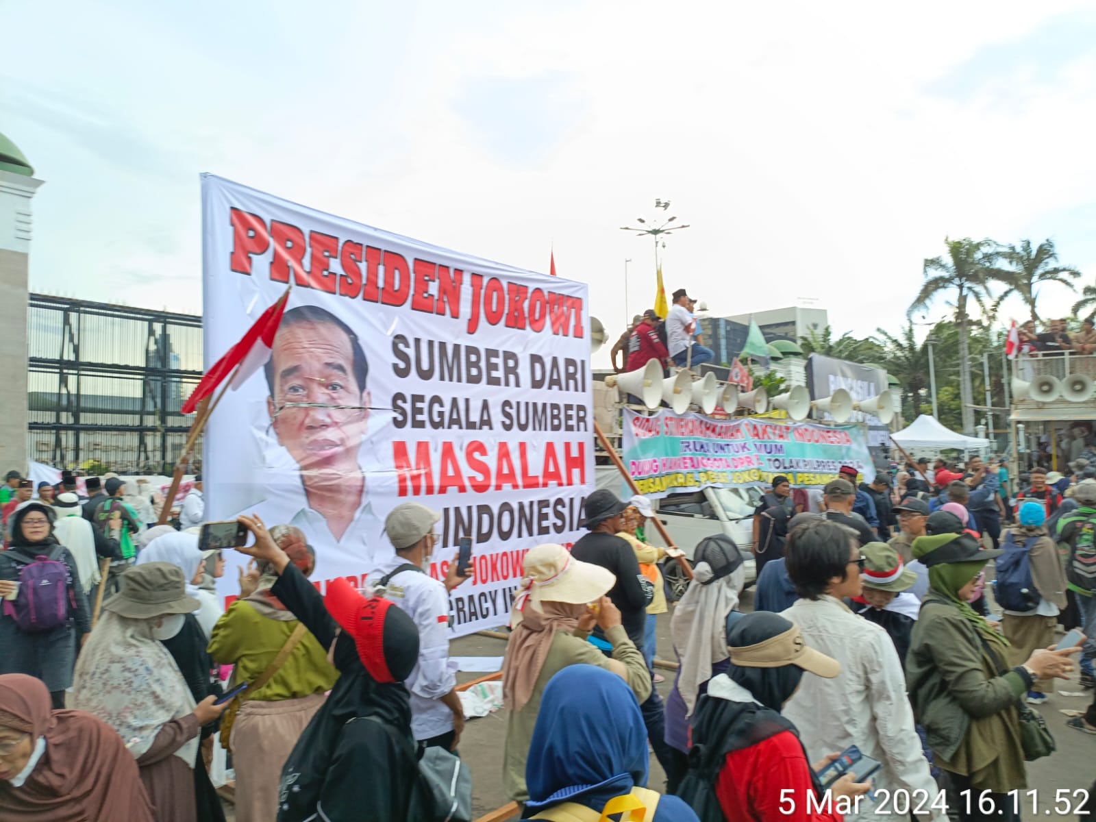 Suta Widhya: Pintu Masuk Pemakzulan Jokowi Lewat Hak Angket Ada Segerobak