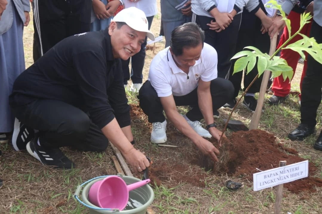Pj. Bupati Bogor Bersama Menteri LH Perkuat Kesadaran Lingkungan di Kalangan Pelajar SMAN 1 Sukaraja