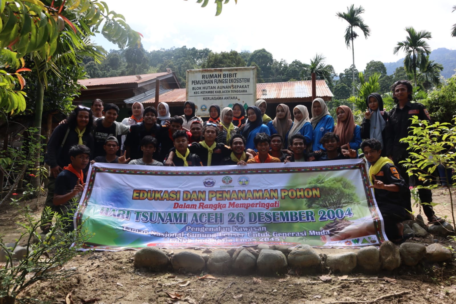 Mahasiswa Universitas Gunung Leuser (UGL) Aceh Tanam Ratusan Pohon Peringati 20 Tahun Tsunami Aceh