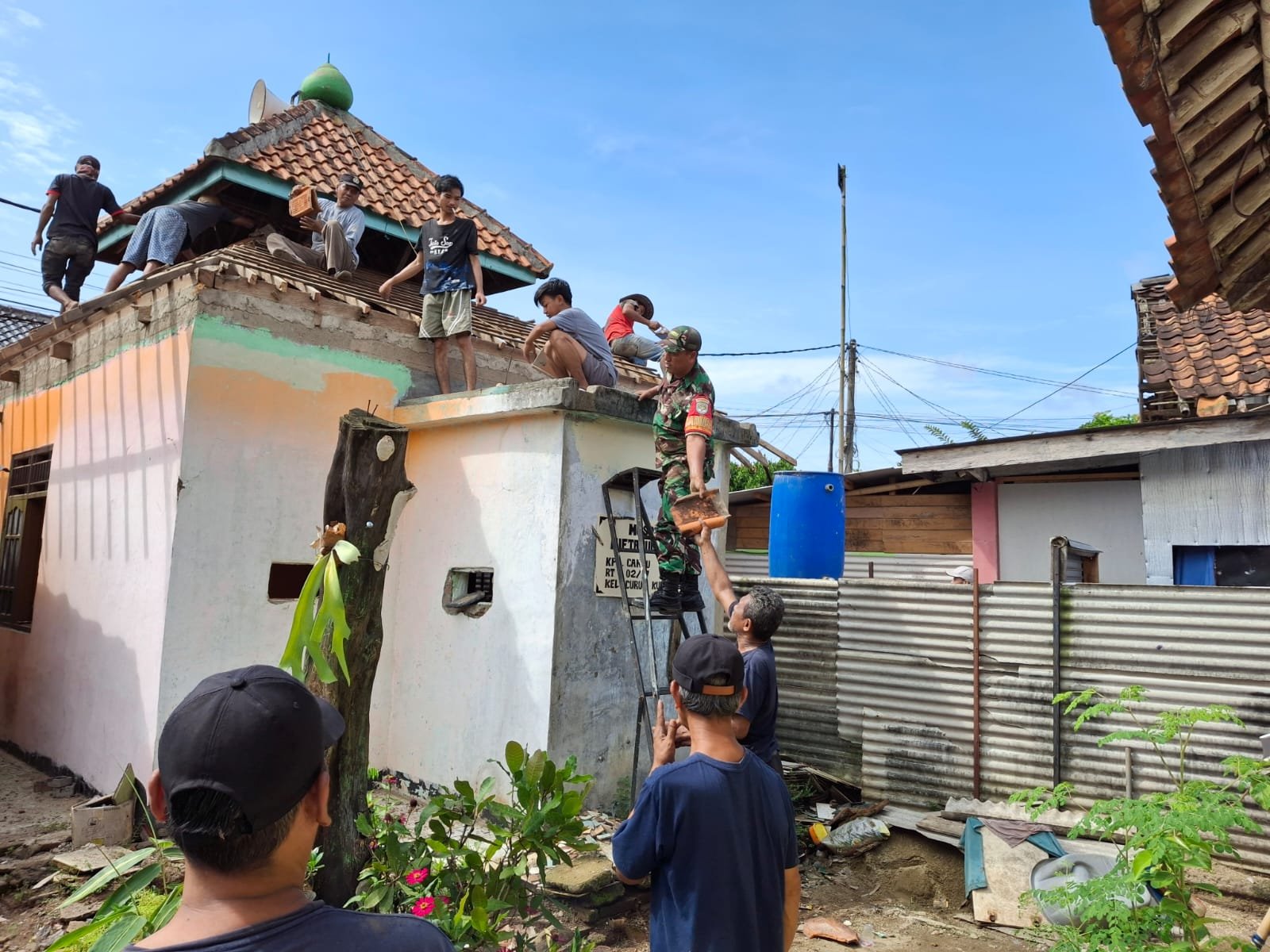 Kolaborasi TNI dan Warga Hidupkan Semangat Gotong Royong