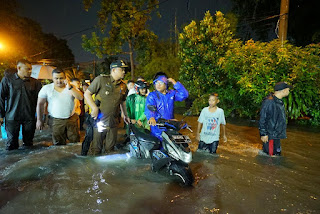 Walaupun Hujan Deras, Wali Kota Langsung Turun Agar Masalah Banjir Bisa Cepat Selesai di Kota Medan