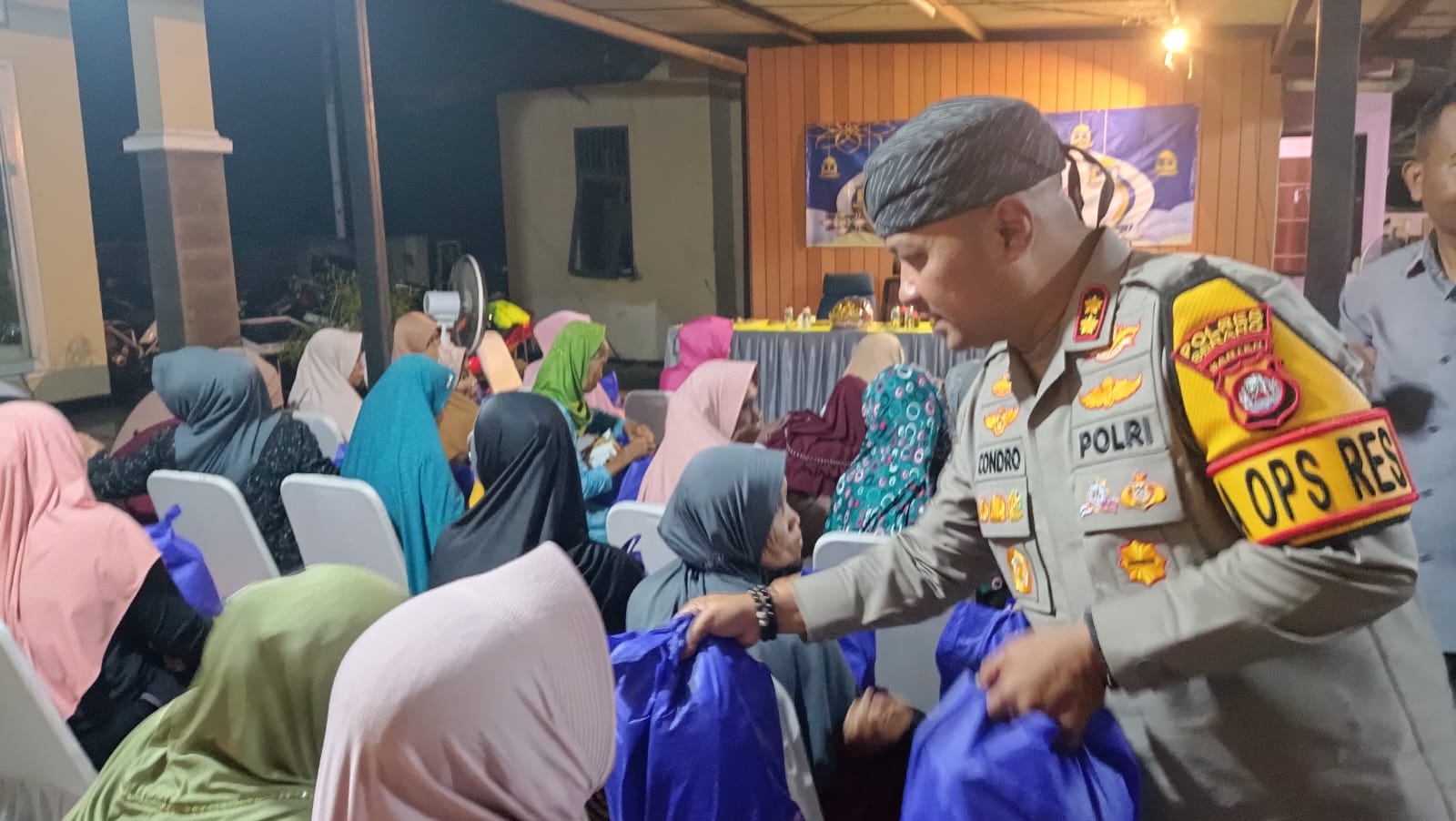 Kapolres Serang Gelar Bakti Sosial, Bagikan Paket Sembako dan Puluhan Tas Sekolah Kepada Masyarakat