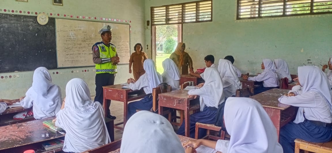 Siswa SMP N 1 Tapian Dolok Terima Penyuluhan Tertib Lalu Lintas dari Sat Lantas Polres Simalungun