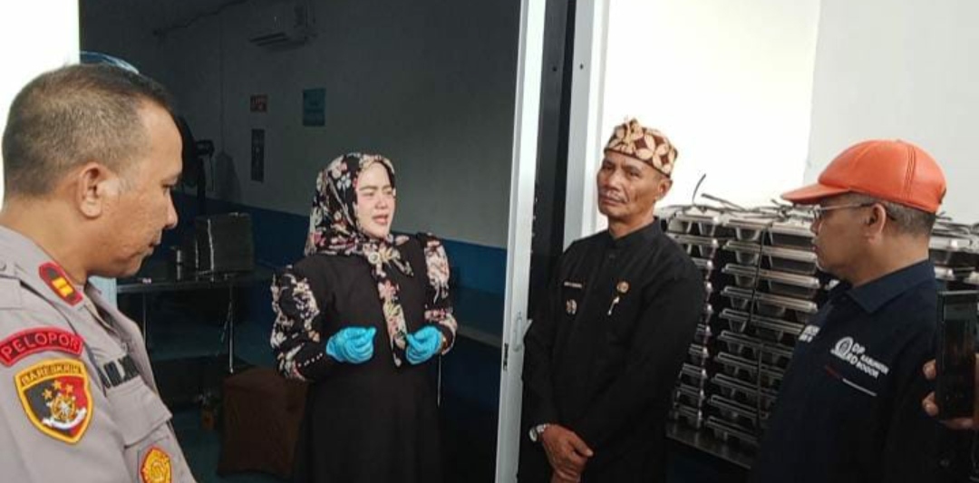 DPRD Bogor dan Forkopimcam Gelar Peninjauan Dapur MBG Dramaga - Ada Limbah yang Dibuang Ke Saluran air 