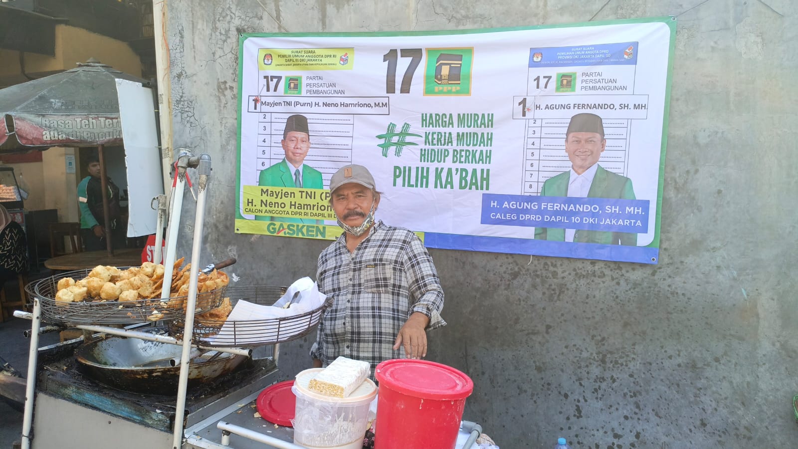 Fandi Si Kumis Konsisten Usaha Gorengan