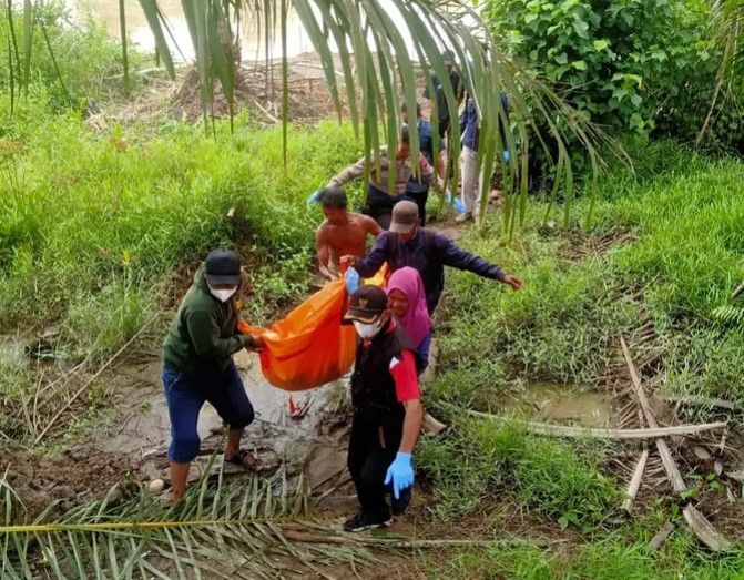 Warga Pantai Labu Geger, Mayat Anak Laki-Laki Mengambang di Aliran Sungai