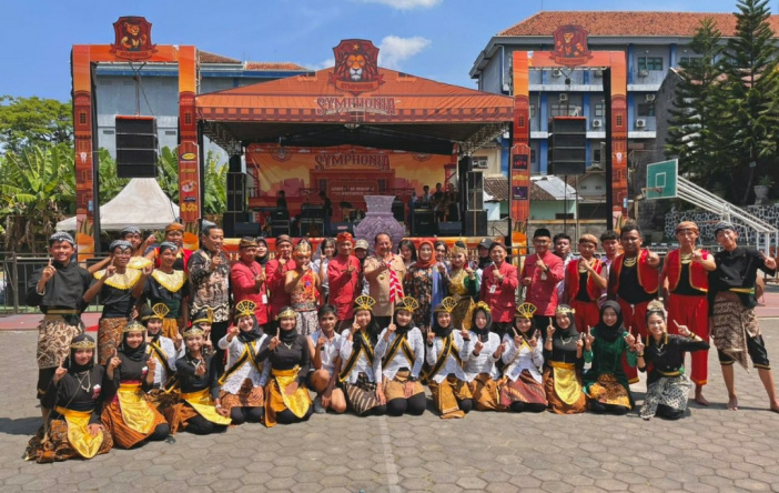 SMAN 1 Karanganyar Gelar Puncak Symphonia 2025 Panggung Kreativitas dan Apresiasi Seni