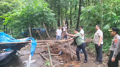 Polda Sumut Bersama Kodam I /BB Bersihkan Gubuk Perjudian dan Narkoba di Sepanjang Jalan Medan Berastagi