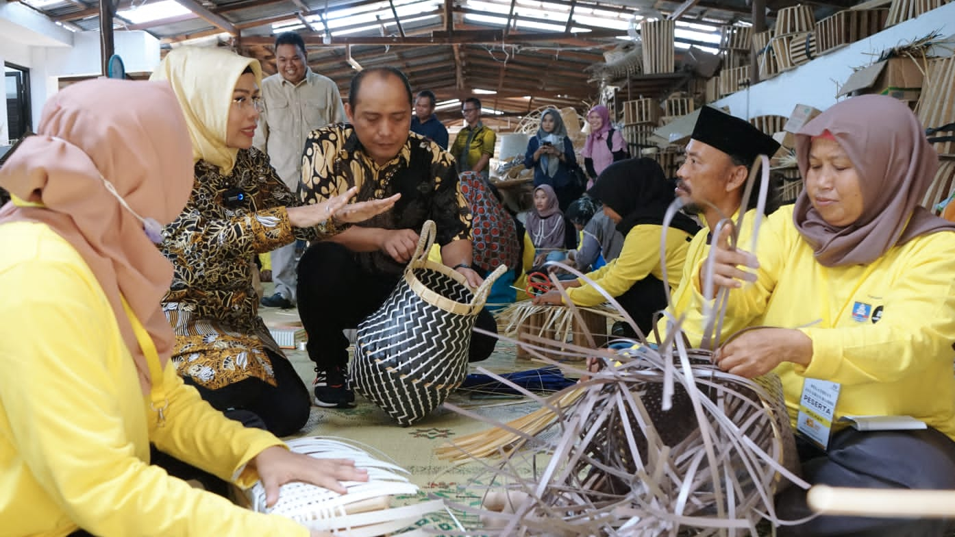 Program UMKM Bisa, Pemkab Serang Ajak 20 Perajin Bambu Belajar ke Jogja