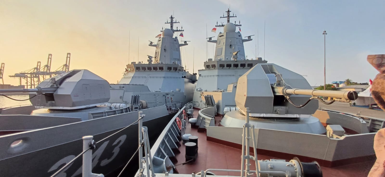 Rusia dan Indonesia Lakukan Latihan Navigasi Bersama Saat Kapal Perang Rusia Kunjungi Jakarta