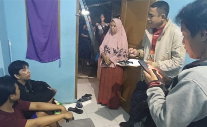  Polres Purwakarta Evakuasi Seorang Pemuda Yang Meninggal di Kamar Kost