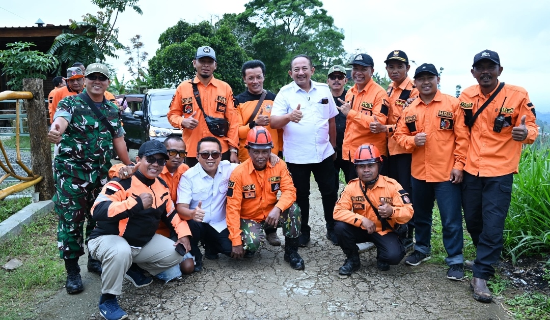 Pemkab Karanganyar Serahkan Bantuan Bencana Alam untuk Warga Dusun Separe Desa Wukirsawit