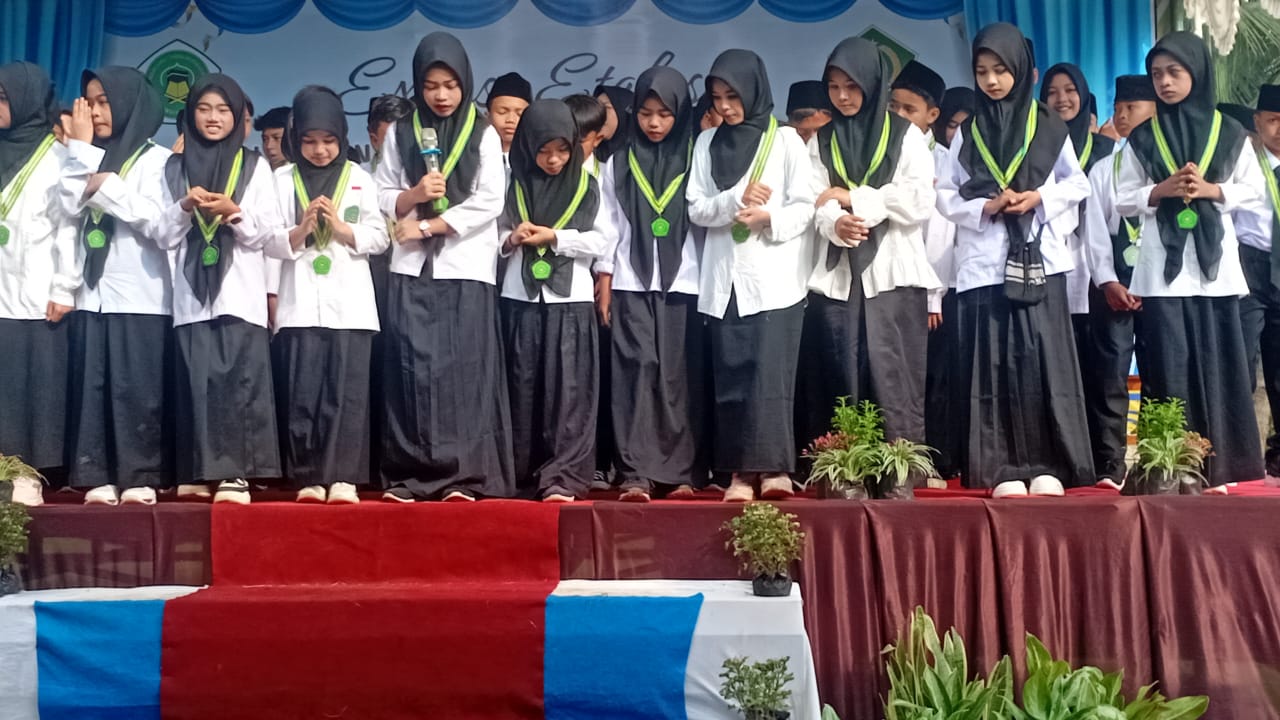 Kemeriahan Acara Kenaikan Kelas dan Perpisahan di MIS Darut Taqwa Desa Situ Udik, Cibungbulang Bogor