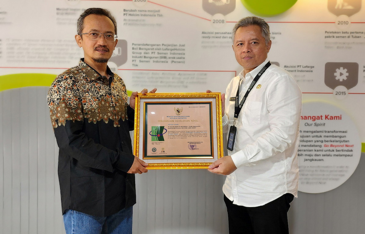 SBI Pabrik Narogong Raih Penghargaan Zero Accident Award dan P2 HIV/AIDS