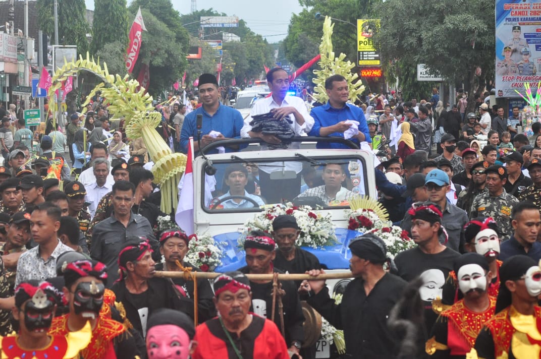 Di Karanganyar UMKM Panen di Pawai Jokowi dan Luthfi-Yasin, Kantongi Jutaan Rupiah