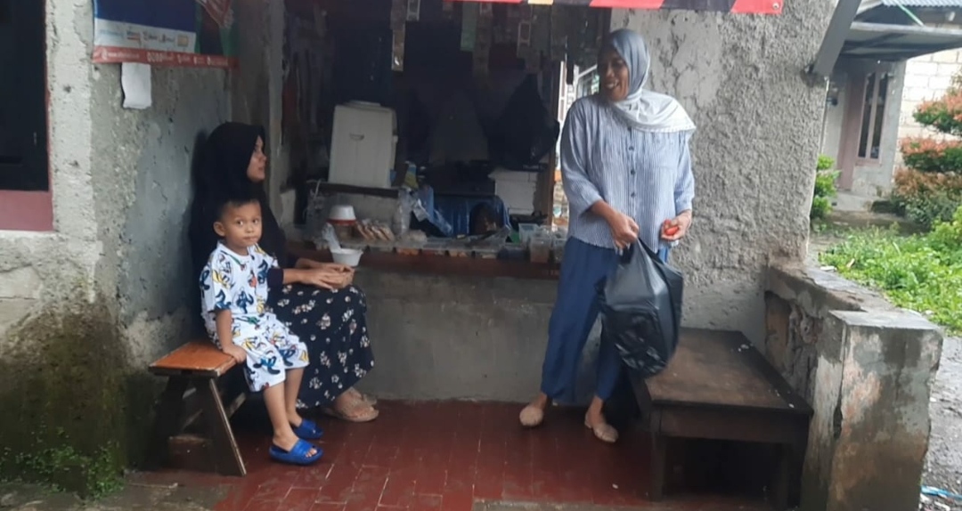 Di Bawah Guyuran Hujan, Jumat Berkah Tetap Mengalir di Ciomas