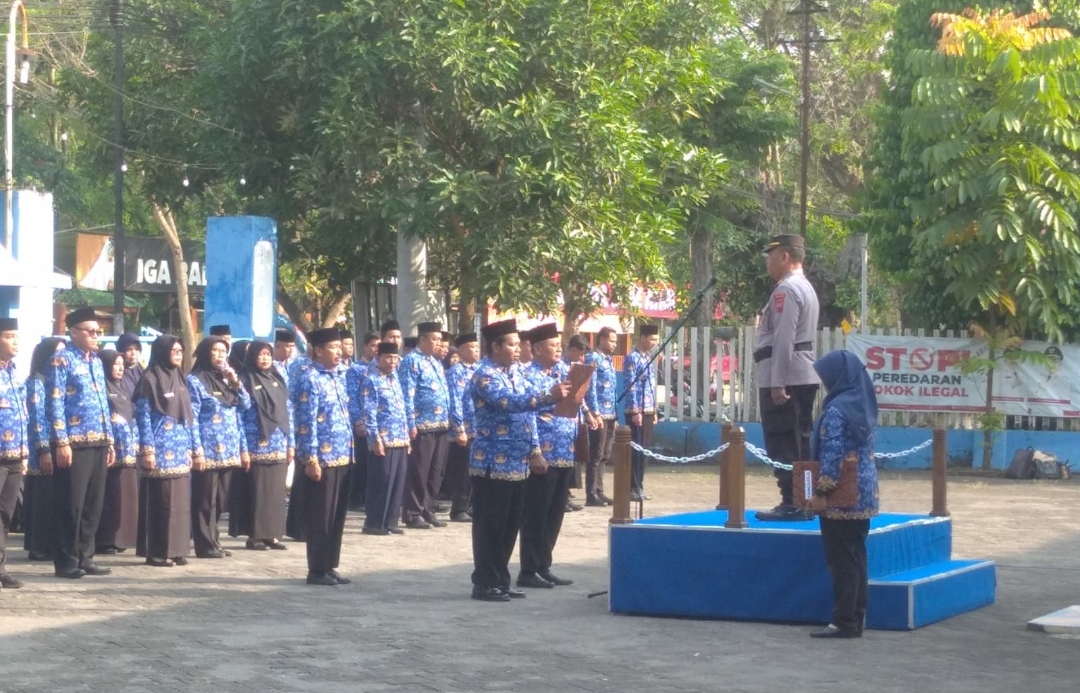 17 Kapolsek Polres Karanganyar Ikuti Upacara Bendera di Hari Kesadaran Nasional 