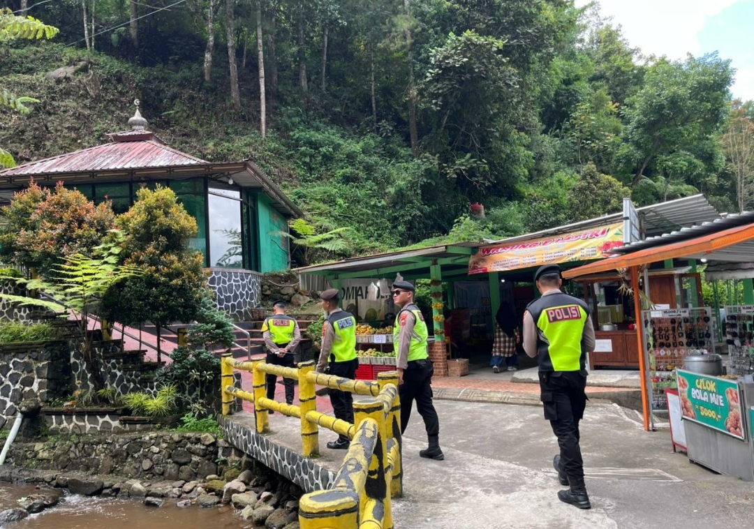 Patroli Humanis Pos Pam Tawangmangu, Wujudkan Libur Nataru Aman dan Nyaman